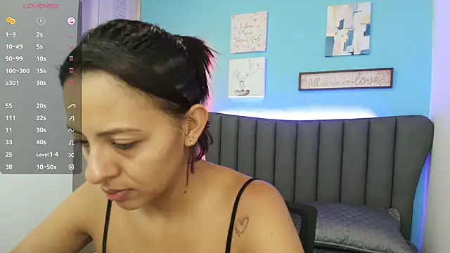 Snapshot of Aria_Russo chatting on November 9, 2025, 2:32 pm Aria Russo online show from November 9, 2025, 2:32 pm