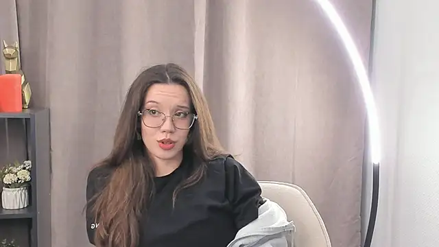 Snapshot of FabiolaCowing chatting on October 23, 2025, 2:05 pm FabiolaCowing online show from October 23, 2025, 2:05 pm