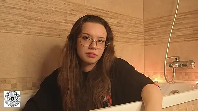 Snapshot of FabiolaCowing chatting on October 29, 2025, 6:07 pm FabiolaCowing online show from October 29, 2025, 6:07 pm