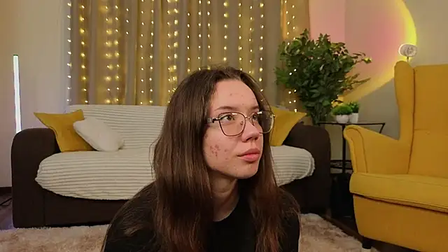 Snapshot of FabiolaCowing chatting on November 24, 2025, 6:08 pm FabiolaCowing online show from November 24, 2025, 6:08 pm