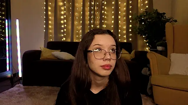 Snapshot of FabiolaCowing chatting on November 12, 2025, 6:01 pm FabiolaCowing online show from November 12, 2025, 6:01 pm