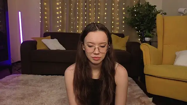 Snapshot of FabiolaCowing chatting on November 7, 2025, 5:50 pm FabiolaCowing online show from November 7, 2025, 5:50 pm