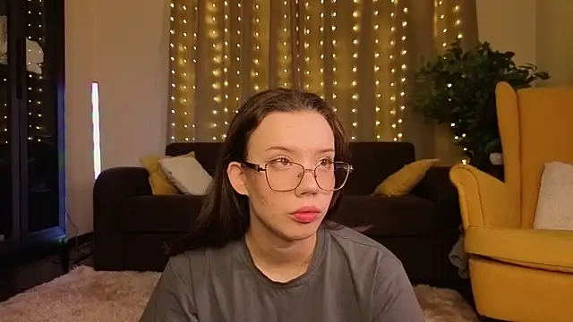 Snapshot of FabiolaCowing chatting on November 14, 2025, 9:18 pm FabiolaCowing online show from November 14, 2025, 9:18 pm