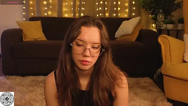 Snapshot of FabiolaCowing chatting on November 1, 2025, 5:07 pm FabiolaCowing online show from November 1, 2025, 5:07 pm