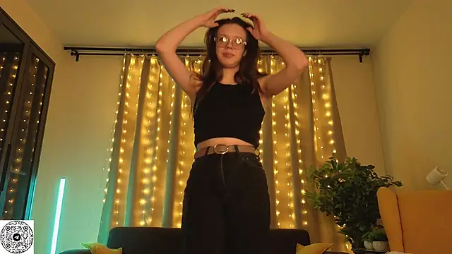 Snapshot of FabiolaCowing chatting on November 2, 2025, 5:40 pm FabiolaCowing online show from November 2, 2025, 5:40 pm