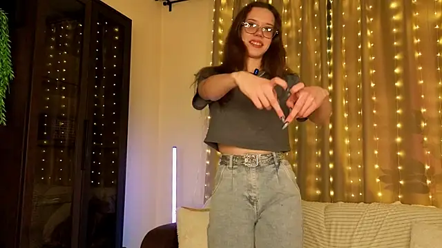 Snapshot of FabiolaCowing chatting on October 25, 2025, 6:41 pm FabiolaCowing online show from October 25, 2025, 6:41 pm