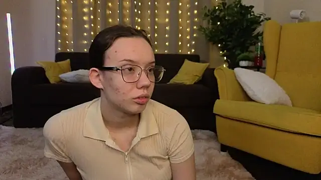 Snapshot of FabiolaCowing chatting on November 15, 2025, 6:12 pm FabiolaCowing online show from November 15, 2025, 6:12 pm