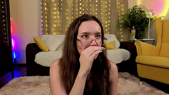 Snapshot of FabiolaCowing chatting on November 28, 2025, 6:19 pm FabiolaCowing online show from November 28, 2025, 6:19 pm