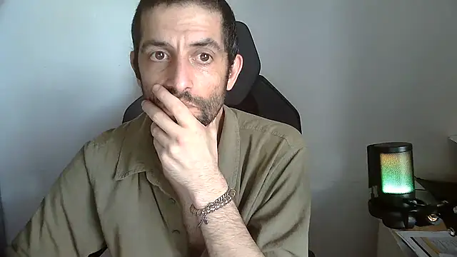 Snapshot of topg84 chatting on July 13, 2026, 4:39 pm topg84 online show from July 13, 2026, 4:39 pm