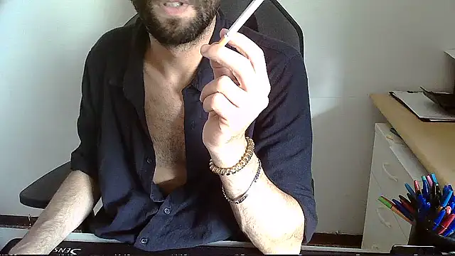 Snapshot of topg84 chatting on August 1, 2026, 3:32 pm topg84 online show from August 1, 2026, 3:32 pm