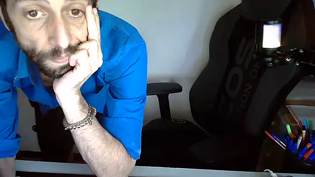 Snapshot of topg84 chatting on July 29, 2026, 5:12 pm topg84 online show from July 29, 2026, 5:12 pm