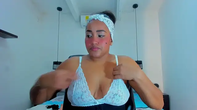 Snapshot of NahomiWalker_ chatting on January 7, 2026, 8:14 pm NahomiWalker online show from January 7, 2026, 8:14 pm