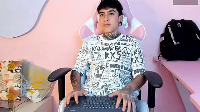 SantiOlsen online show from October 26, 2025, 3:40 am