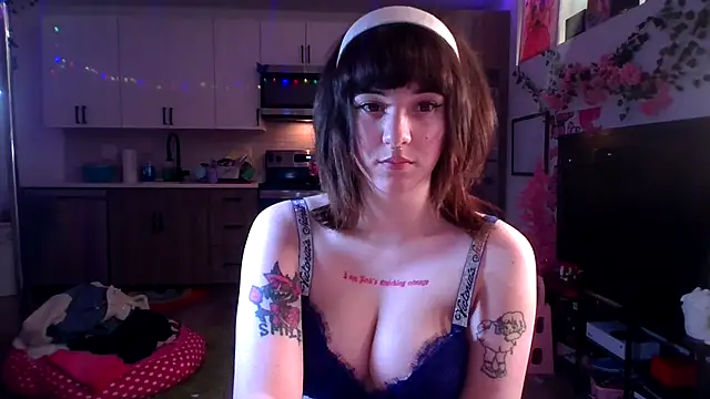 Trickylucy555 online show from November 17, 2025, 12:03 am