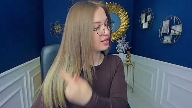 HazelWhityy online show from March 25, 2026, 6:35 am