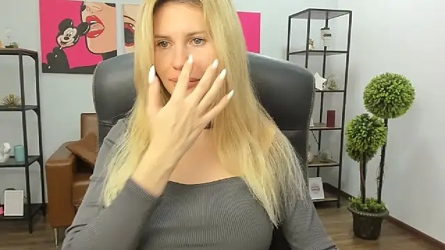 Snapshot of AryaAltkerer chatting on December 21, 2025, 1:35 pm AryaAltkerer online show from December 21, 2025, 1:35 pm