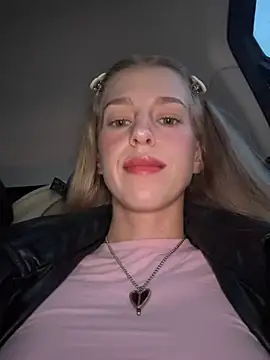 kira mia online show from April 4, 2026, 4:35 pm