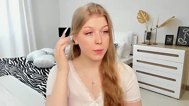 Stella Light online show from March 8, 2026, 4:16 am