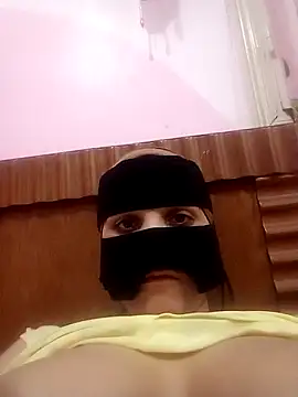 SandyAmr online show from April 22, 2026, 2:02 pm