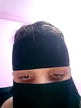 SandyAmr online show from November 23, 2025, 2:16 pm