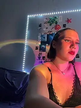 DreamyDiva online show from October 27, 2025, 9:27 pm