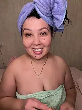 Love  Mom online show from November 26, 2025, 4:40 pm