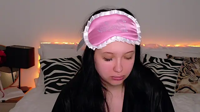 Felicia Herceg online show from November 1, 2025, 7:19 pm