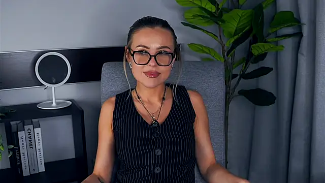 Snapshot of BreanneUlery chatting on October 22, 2025, 4:39 pm BreanneUlery online show from October 22, 2025, 4:39 pm