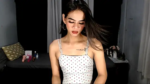 Snapshot of yourhottestzoey chatting on October 23, 2025, 2:27 pm yourhottestzoey online show from October 23, 2025, 2:27 pm