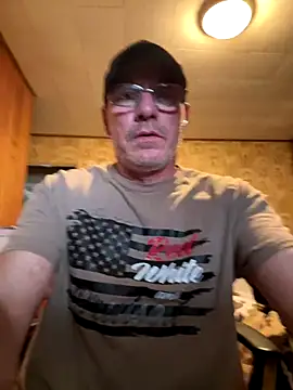 Kneetoe2025 online show from November 8, 2025, 8:23 pm