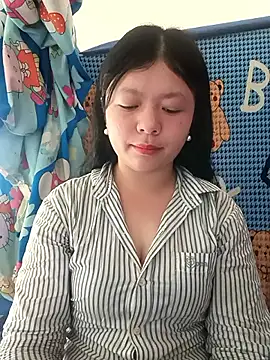 lisa-bae00 online show from April 8, 2026, 12:12 am