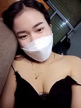 Family-Lovee online show from November 6, 2025, 3:38 pm