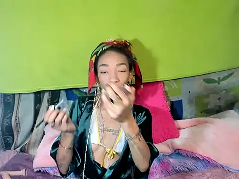 YAILIN 04 online show from November 6, 2025, 8:02 pm