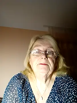 AmyLove353 online show from November 18, 2025, 9:40 pm