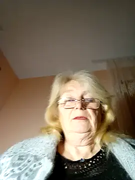 AmyLove353 online show from November 12, 2025, 8:23 pm