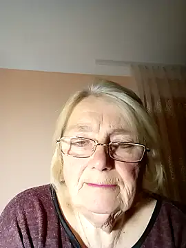 AmyLove353 online show from October 31, 2025, 8:38 pm