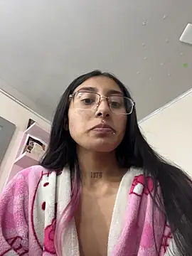 Violeet-Smith online show from November 16, 2025, 10:57 pm