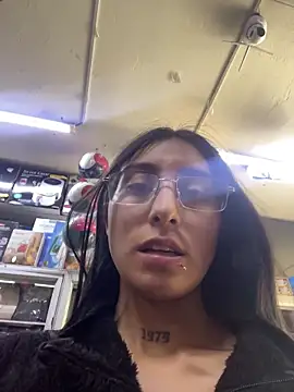 Snapshot of Violeet-Smith chatting on December 18, 2025, 4:44 pm Violeet-Smith online show from December 18, 2025, 4:44 pm