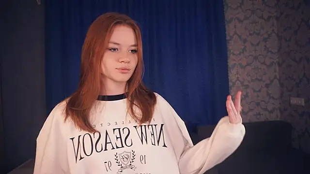 KarlynGow online show from November 25, 2025, 6:47 am