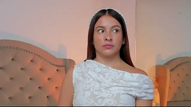 Talia Bonet online show from May 11, 2026, 1:23 pm