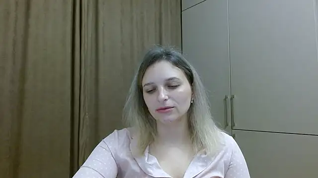 ElisSky301 online show from November 29, 2025, 9:15 pm