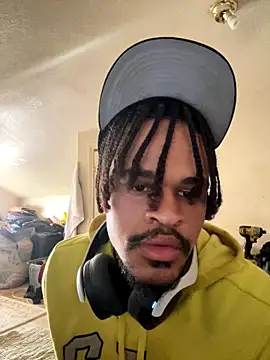 Snapshot of Mrmakeherwet_Tez chatting on January 7, 2026, 8:14 pm Mrmakeherwet Tez online show from January 7, 2026, 8:14 pm