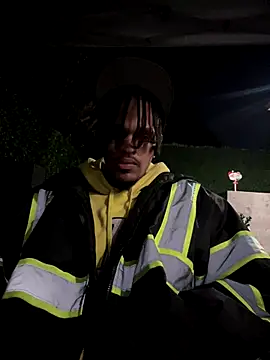 Snapshot of Mrmakeherwet_Tez chatting on December 15, 2025, 2:06 am Mrmakeherwet Tez online show from December 15, 2025, 2:06 am