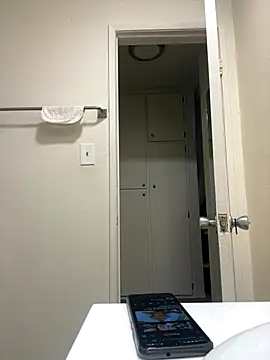 Snapshot of Mrmakeherwet_Tez chatting on October 25, 2025, 10:21 pm Mrmakeherwet Tez online show from October 25, 2025, 10:21 pm