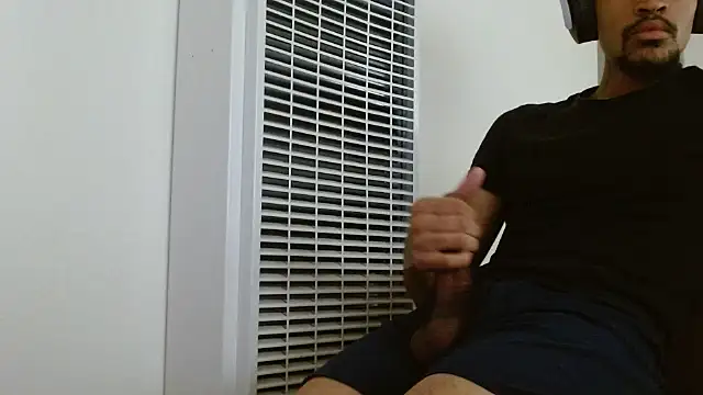 Snapshot of Mrmakeherwet_Tez chatting on November 26, 2025, 11:49 pm Mrmakeherwet Tez online show from November 26, 2025, 11:49 pm