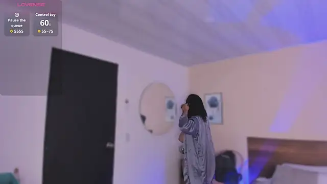 YariRose online show from November 28, 2025, 1:33 pm