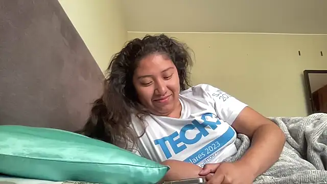 Snapshot of Kmiii21 chatting on November 5, 2025, 3:04 pm Kmiii21 online show from November 5, 2025, 3:04 pm