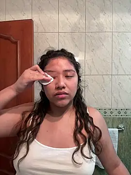 Snapshot of Kmiii21 chatting on October 27, 2025, 6:53 pm Kmiii21 online show from October 27, 2025, 6:53 pm