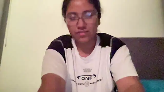 Snapshot of Kmiii21 chatting on November 30, 2025, 6:47 am Kmiii21 online show from November 30, 2025, 6:47 am