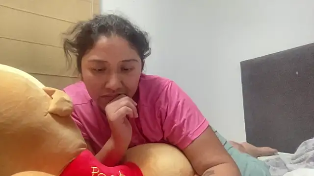 Snapshot of Kmiii21 chatting on December 23, 2025, 5:07 am Kmiii21 online show from December 23, 2025, 5:07 am